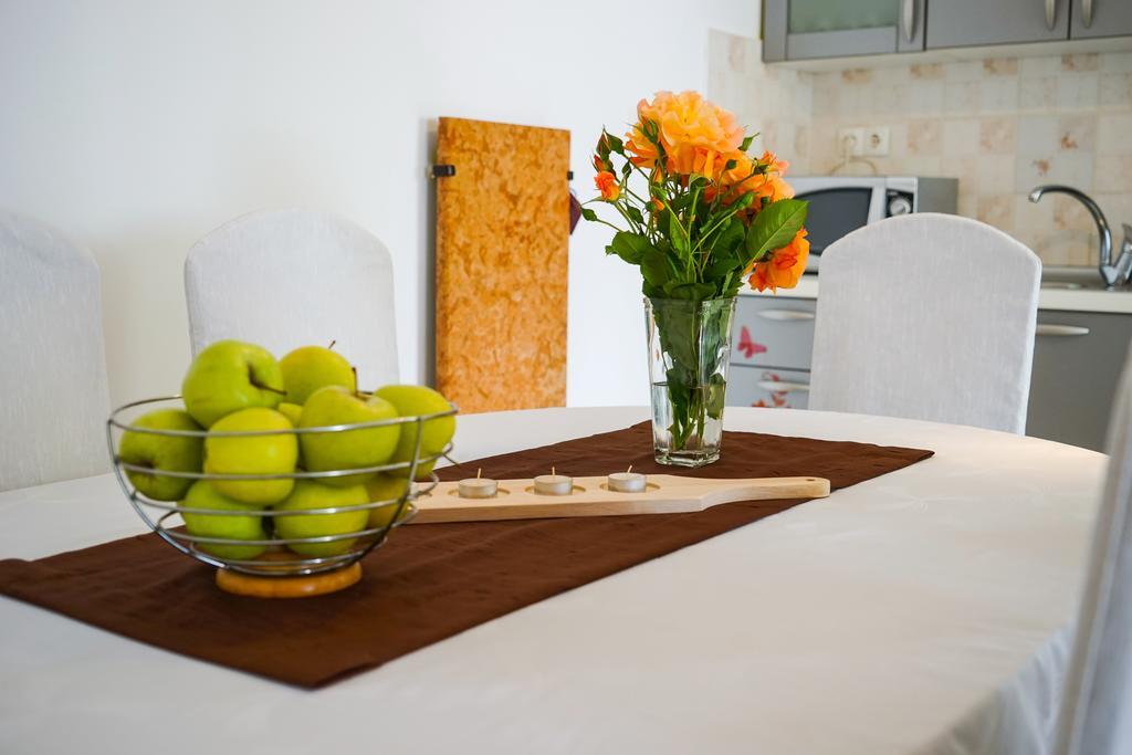 Floral Apartment Zara Esterno foto