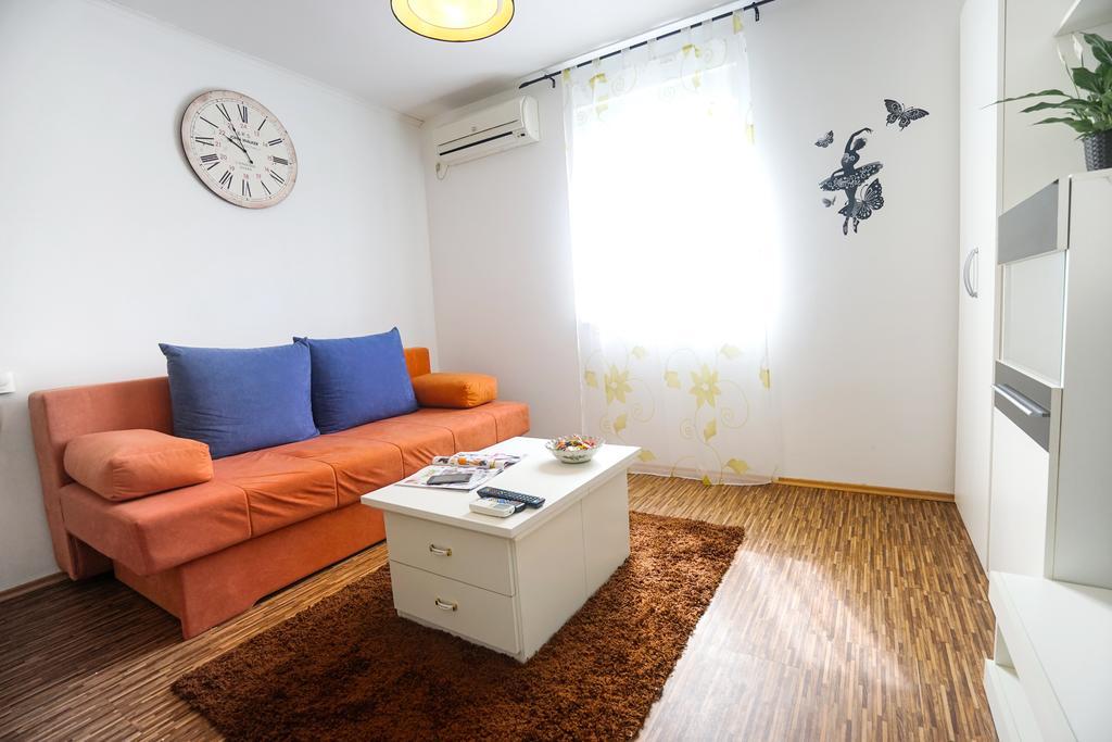 Floral Apartment Zara Esterno foto
