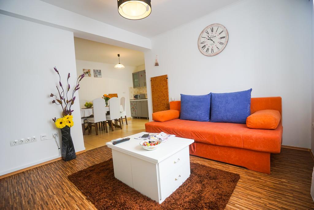 Floral Apartment Zara Esterno foto