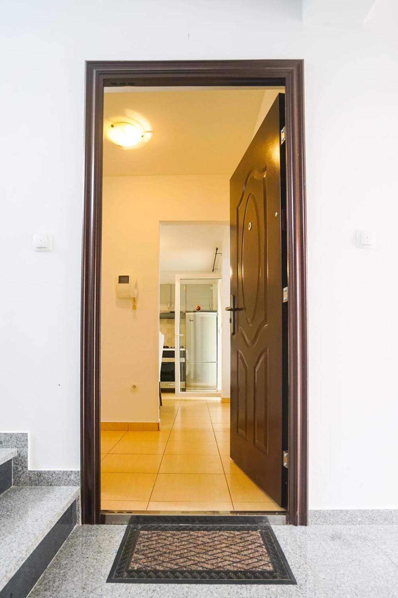 Floral Apartment Zara Esterno foto